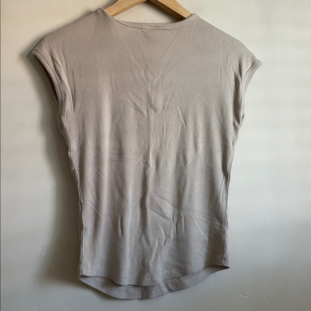•| Maeve crewneck muscle tee - Picture 2 of 7